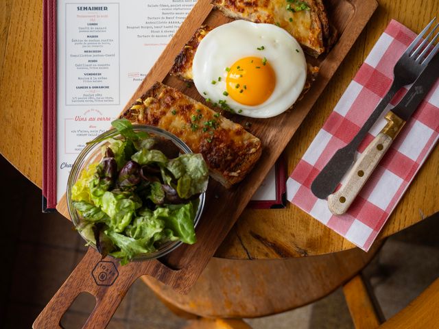 Les Deux Stations Croque-Madame, œuf au plat, salade verte